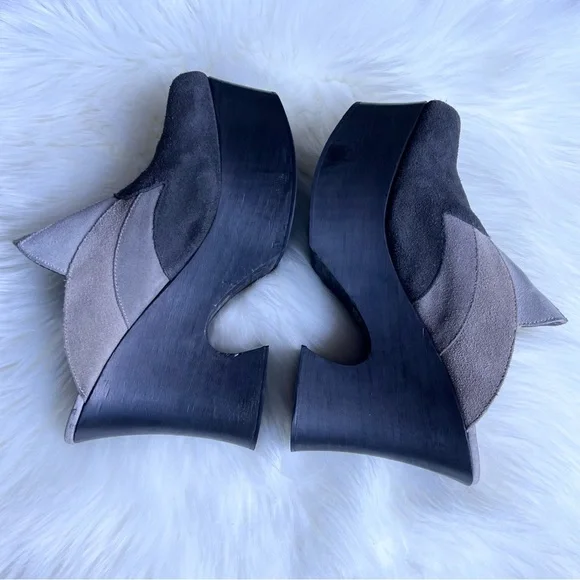 Platform Mule Clog in Two-Tone Gray Suede - Picture 6 of 15